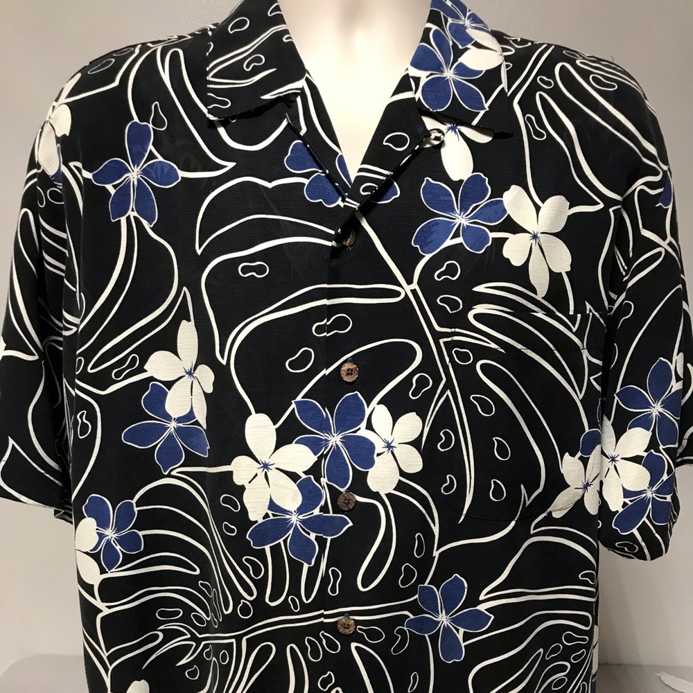 Tommy Bahama Camp Shirt Size Medium